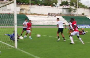 El rebote de Carlos Cáceda