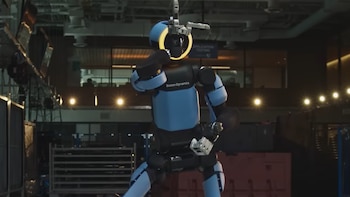 Este robot ya entrena fútbol, celebra como Griezmann y quiere ir a la Copa Mundial FIFA 2026