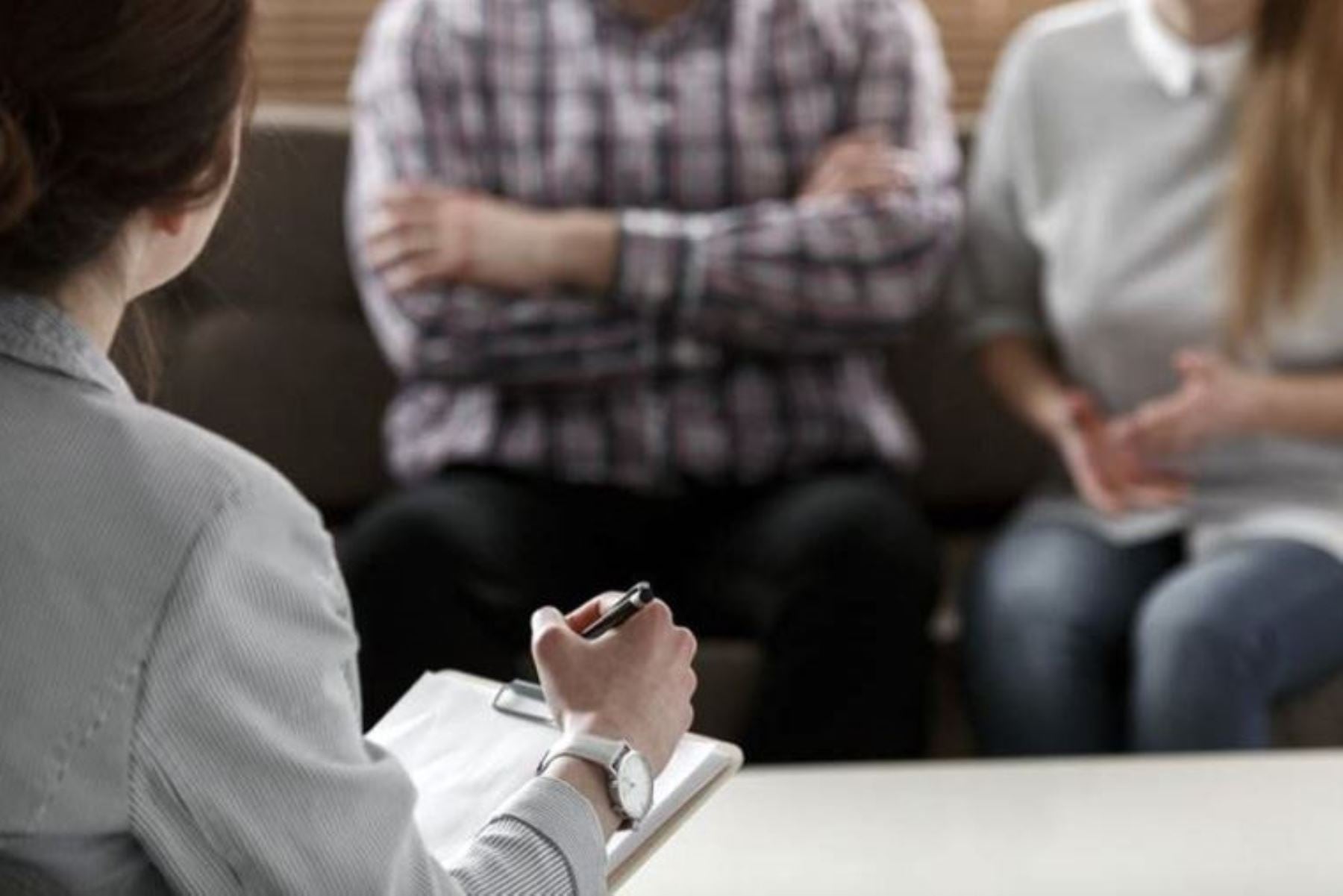 Un padre pide consigue reducir la pensión de alimentos de sus hijas tras perder su trabajo por dificultades cognitivas (Andina)