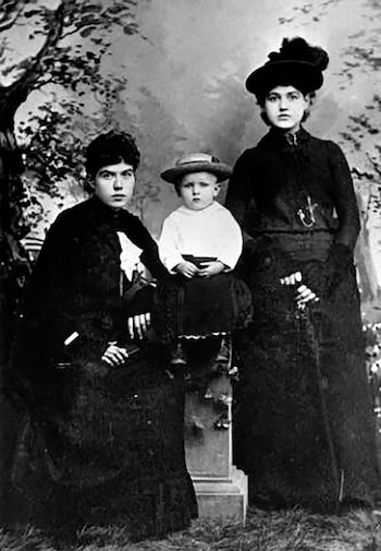 Margaret, con 21 años, su