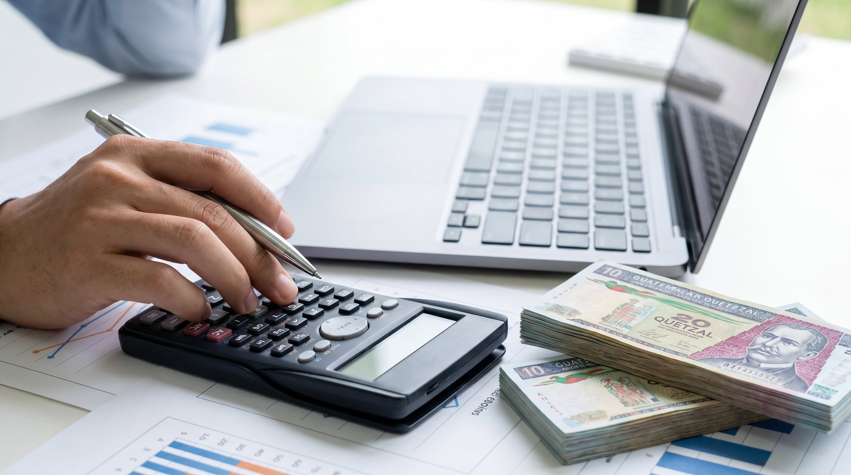 El Congreso de Guatemala aprobó el Decreto 13-2026, que exime del Impuesto Sobre la Renta a quienes reciben el salario mínimo legal. (Imagen Ilustrativa Infobae)