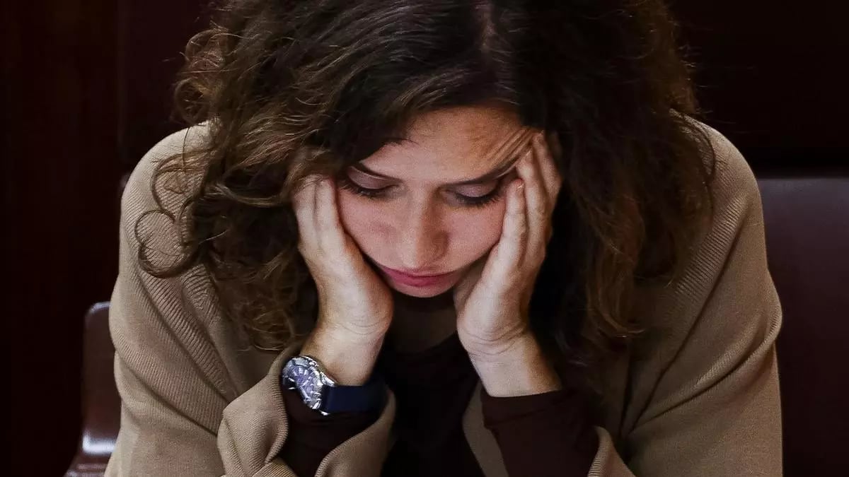 La presidenta de la Comunidad de Madrid, Isabel Díaz Ayuso, durante un pleno ordinario de la Asamblea de Madrid (Daniel González / EFE)
