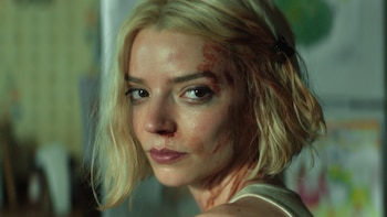 En ‘Lucky’, Anya Taylor-Joy vuelve a ser una chica peligrosa perdida en el desierto