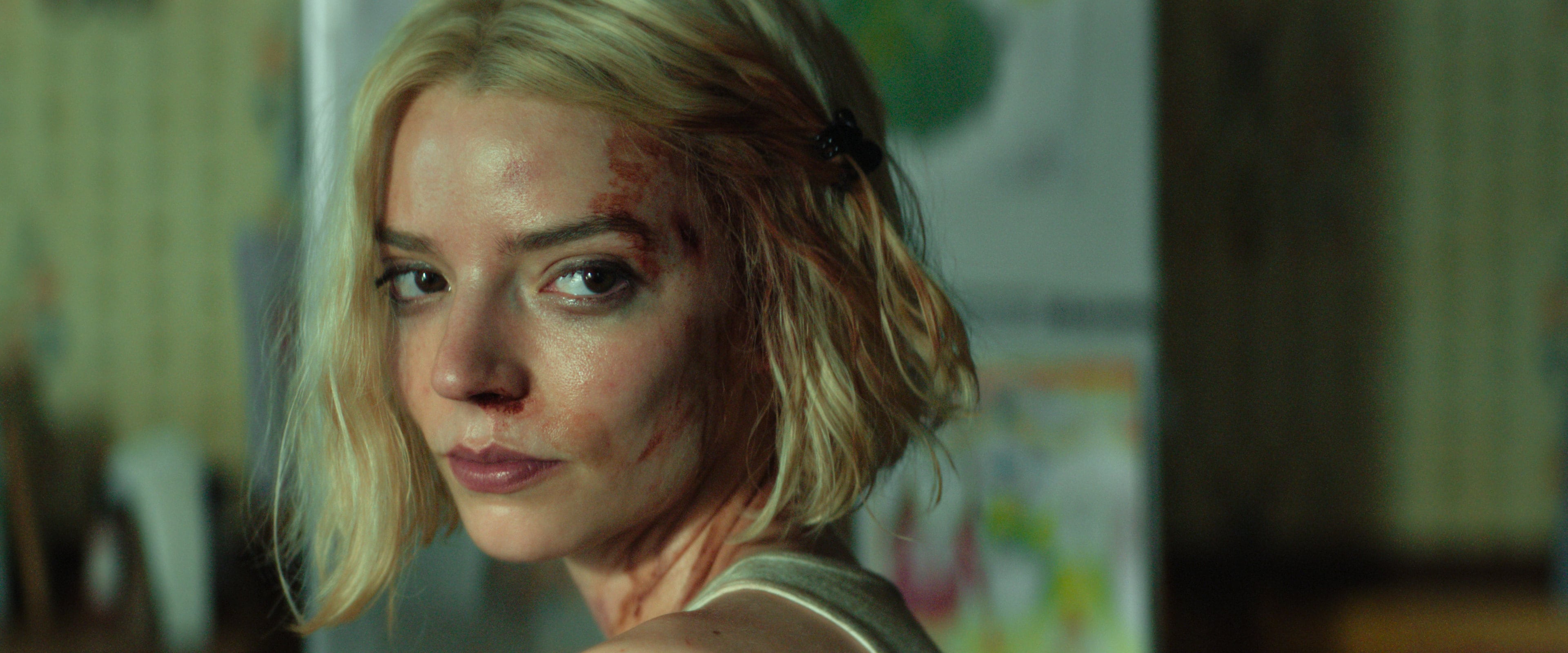 En ‘Lucky’, Anya Taylor-Joy vuelve a ser una chica peligrosa perdida en el desierto