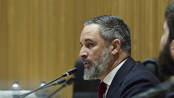 Abascal ve una "humillación" que no dimitan los "mandos de la Guardia Civil que han colaborado con la mafia de Sánchez"