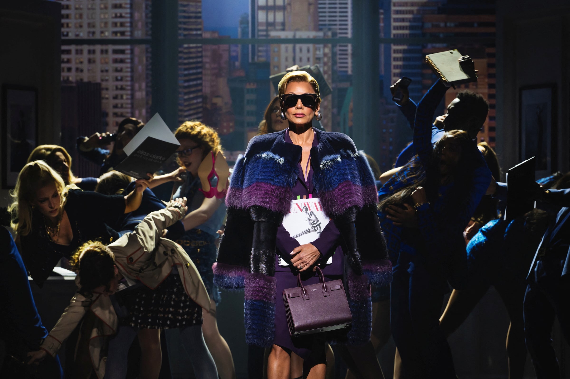 El gran danés acompaña a la actriz estadounidense en cada función de “The Devil Wears Prada” en el Dominion Theatre