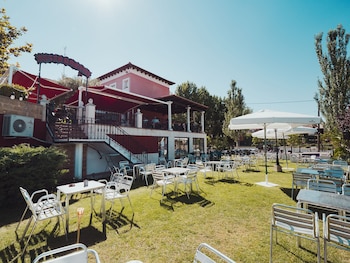 Terraza del restaurante Doña Carmen, en Tordesillas (Grupo Los Toreros)