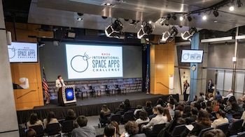 Además de competir a nivel