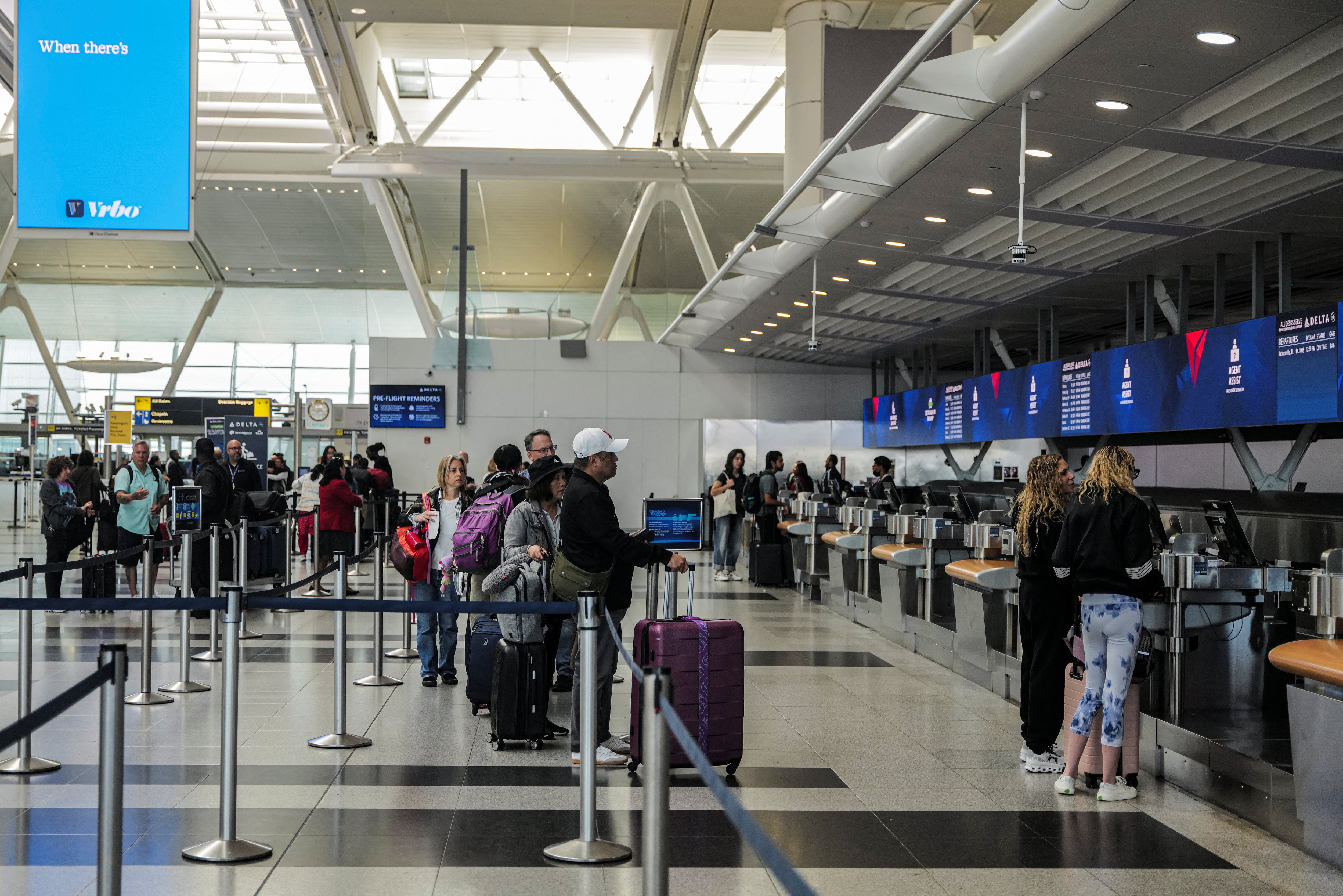 El traslado hasta Howard Beach se realiza en el JFK AirTrain y el recorrido dentro del aeropuerto es gratuito (REUTERS/Jeenah Moon)