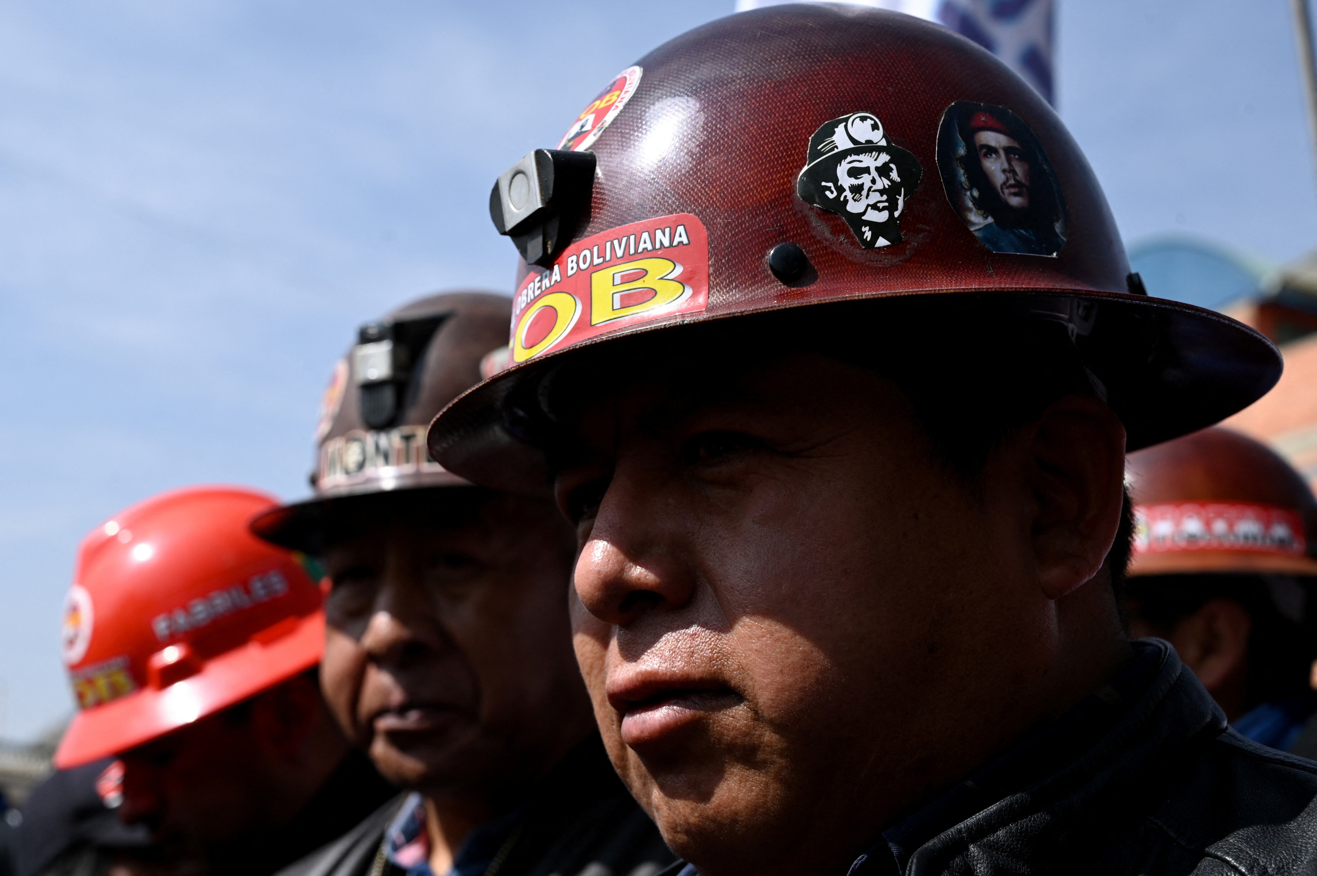 Juan Carlos Huarachi, líder de la Central Obrera Boliviana (COB), participa en una marcha en apoyo al presidente boliviano Luis Arce, mientras el expresidente Evo Morales anuncia su candidatura a la presidencia en 2025. La Paz, Bolivia, 10 de septiembre de 2024 (REUTERS/Claudia Morales)