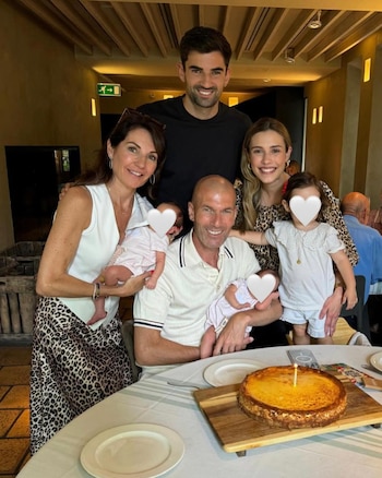 Enzo Zidane junto a su familia en el cumpleaños de su padre Zizou Zidane (Instagram/ @enzo)