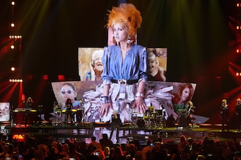 Cyndi Lauper durante su incorporación al Salón de la Fama del Rock and Roll de 2025 (Foto: AP/Chris Pizzello)