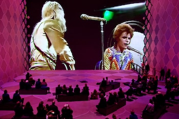 La experiencia inmersiva 'David Bowie London' revive los momentos más icónicos de Ziggy Stardust en el recinto Lightroom de Londres