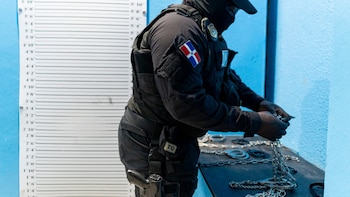 Autoridades detienen a dos dominicanos fugitivos reclamados por Estados Unidos
