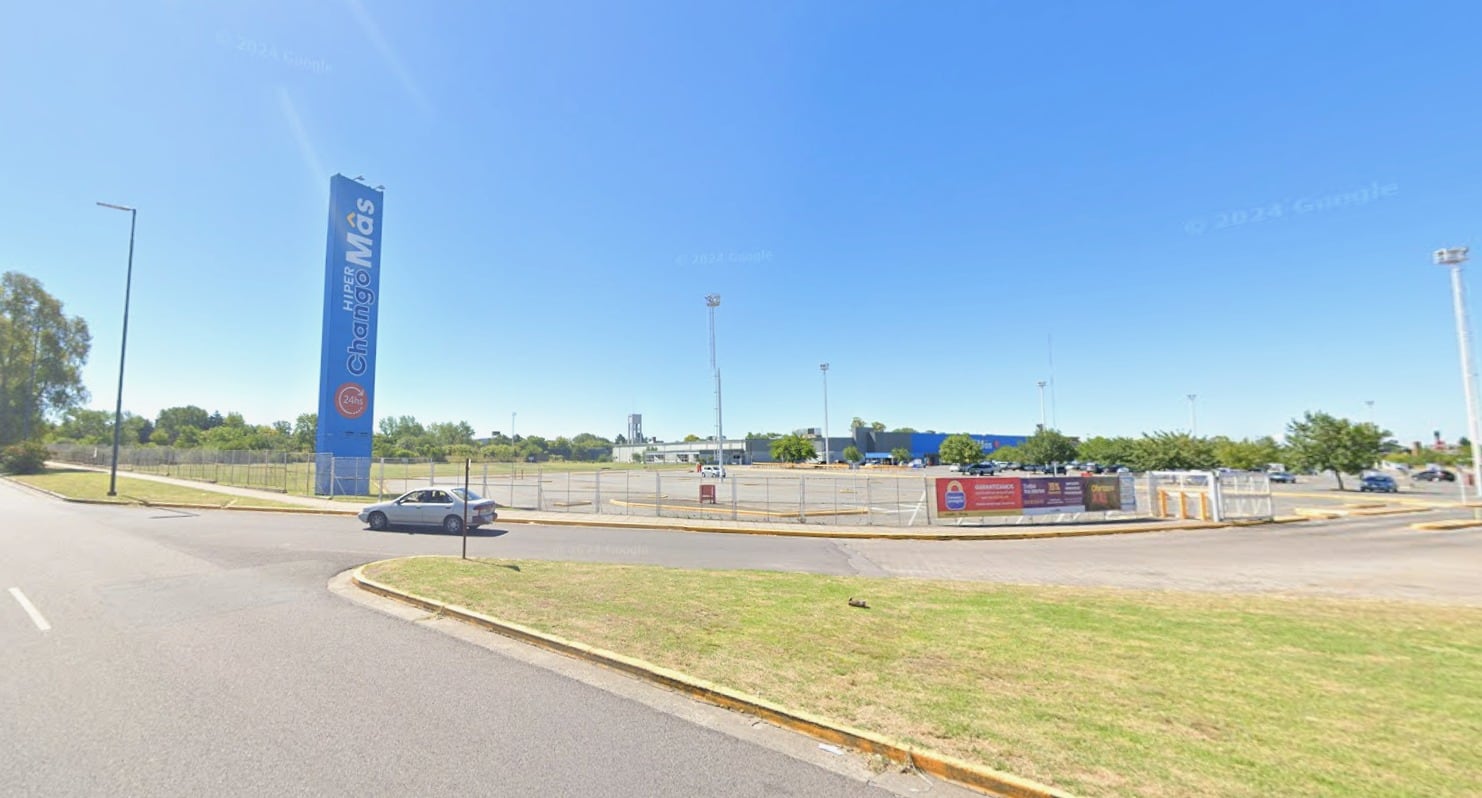 La víctima, Alicia Bonessi, residente en Ensenada, sufrió un desmayo y convulsiones en el sector de congelados, pasillo 7 del supermercado