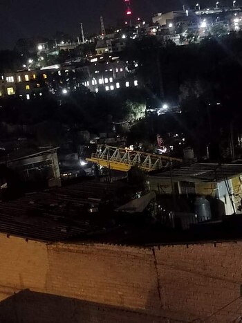 Desplome tren interurbano foto: X/@Ricardo01225542