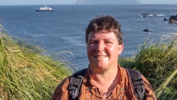 Una pasajera de crucero con hantavirus afirma sentirse "retenida como rehén" debido a una disputa de salud pública entre los CDC y Florida