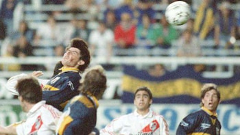 La combinación de dos ex Huracán, la planificación de Bilardo y por qué fue “una experiencia única”: a 30 años del “nucazo” de Guerra