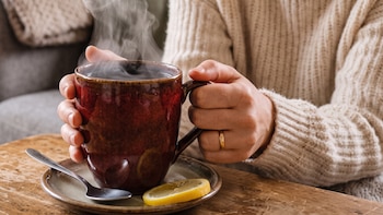 Consumir bebidas muy calientes podría triplicar el riesgo de cáncer de esófago, advirtió un nuevo estudio