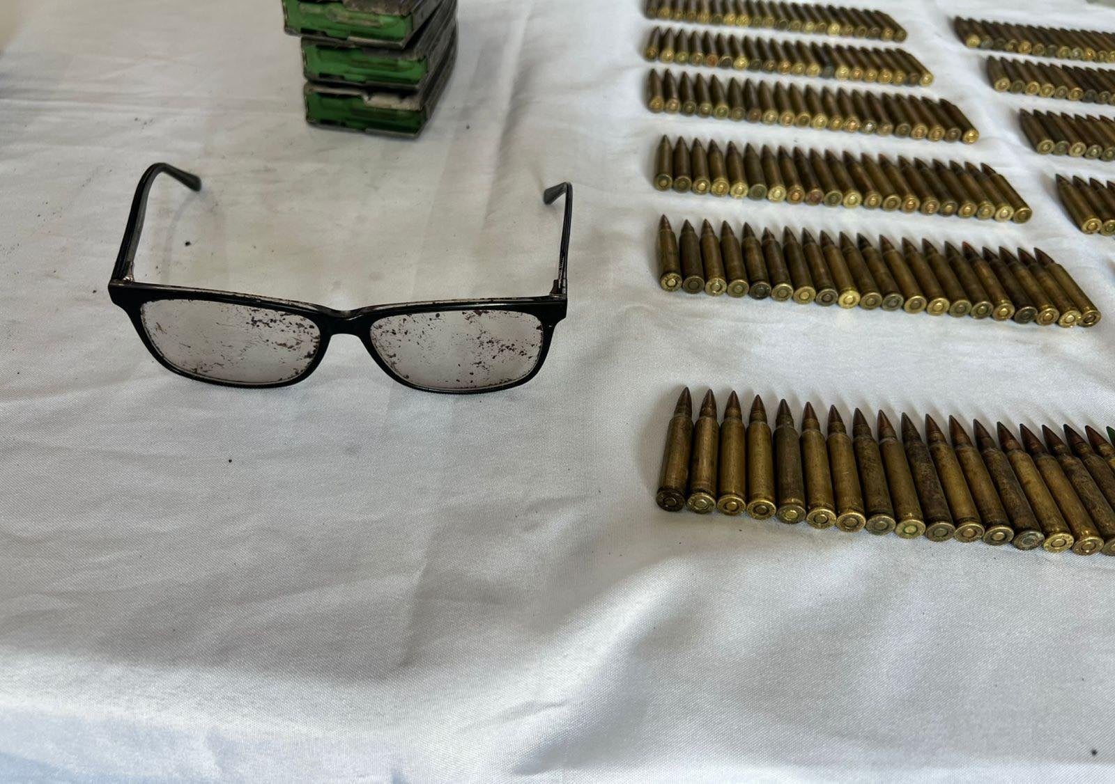 Las gafas halladas en el campamento de Pacoa refuerzan la hipótesis sobre la posible presencia de Iván Mordisco - crédito Ferroso Lemos/Facebook