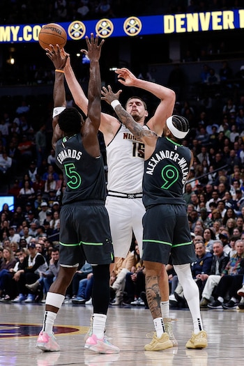 Nikola Jokic y Anthony Edwards,