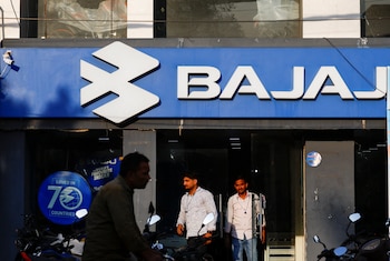 Bajaj es una de las principales marcas de moto. En la foto, una sede en Nueva Delhi, India - crédito Anushree Fadnavis/Reuters