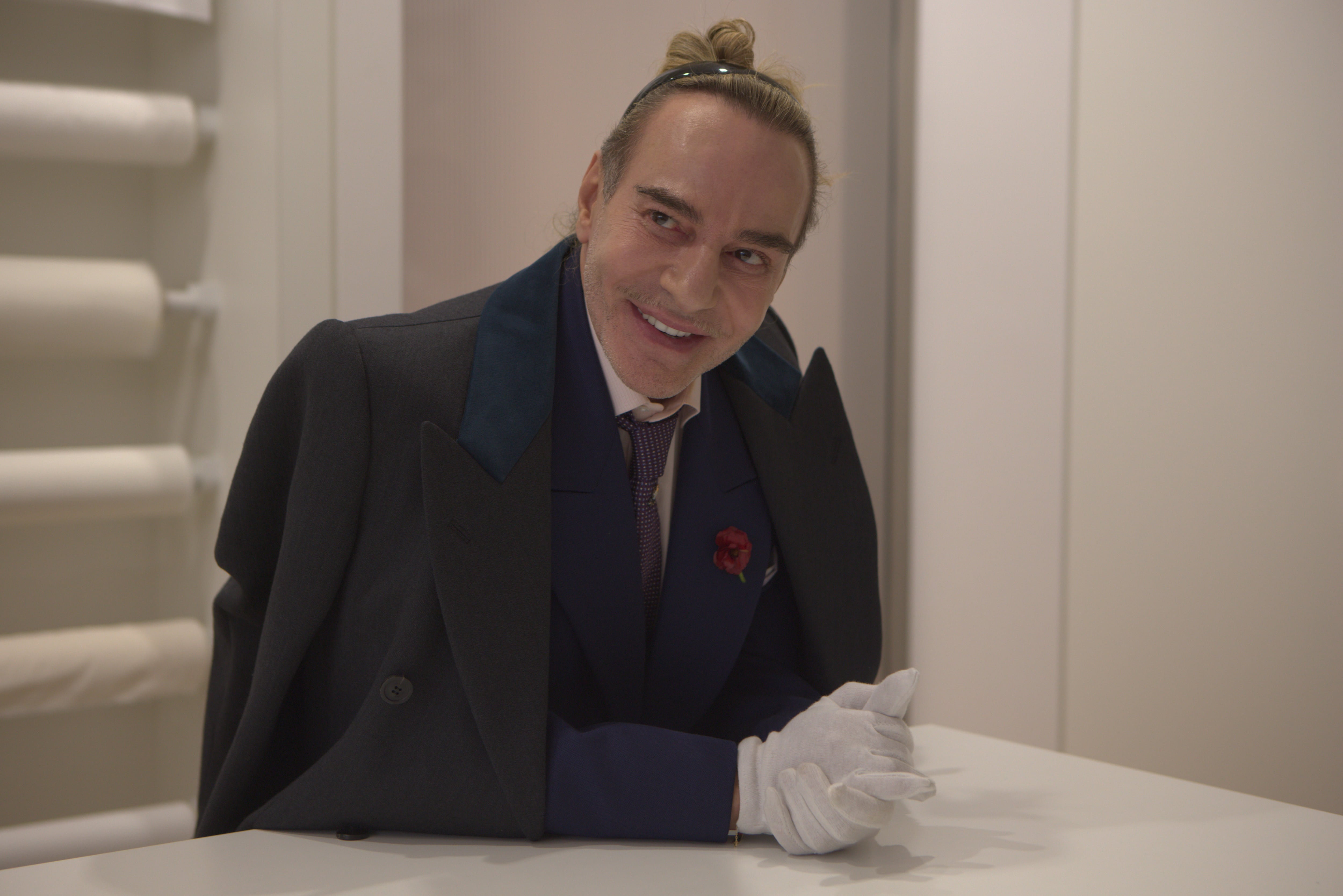 La cancelación de la muestra de John Galliano en el Costume Institute fue anunciada por Max Hollein y acordada con el propio diseñador (EFE/ Filmin)