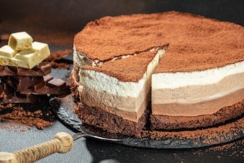 Tarta de tres chocolates (Shutterstock España)