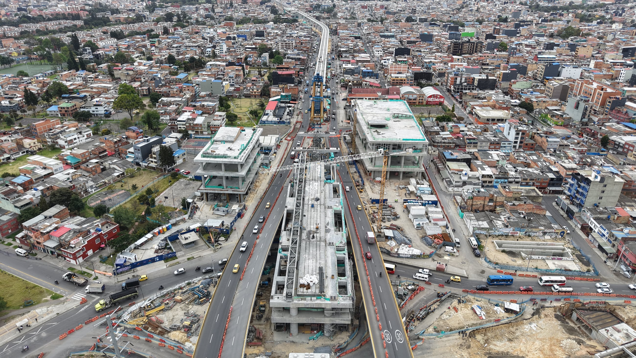La restricción vehicular permitirá la ubicación de grúas de gran capacidad para realizar el izaje de vigas y pasarelas - crédito Empresa Metro de Bogotá