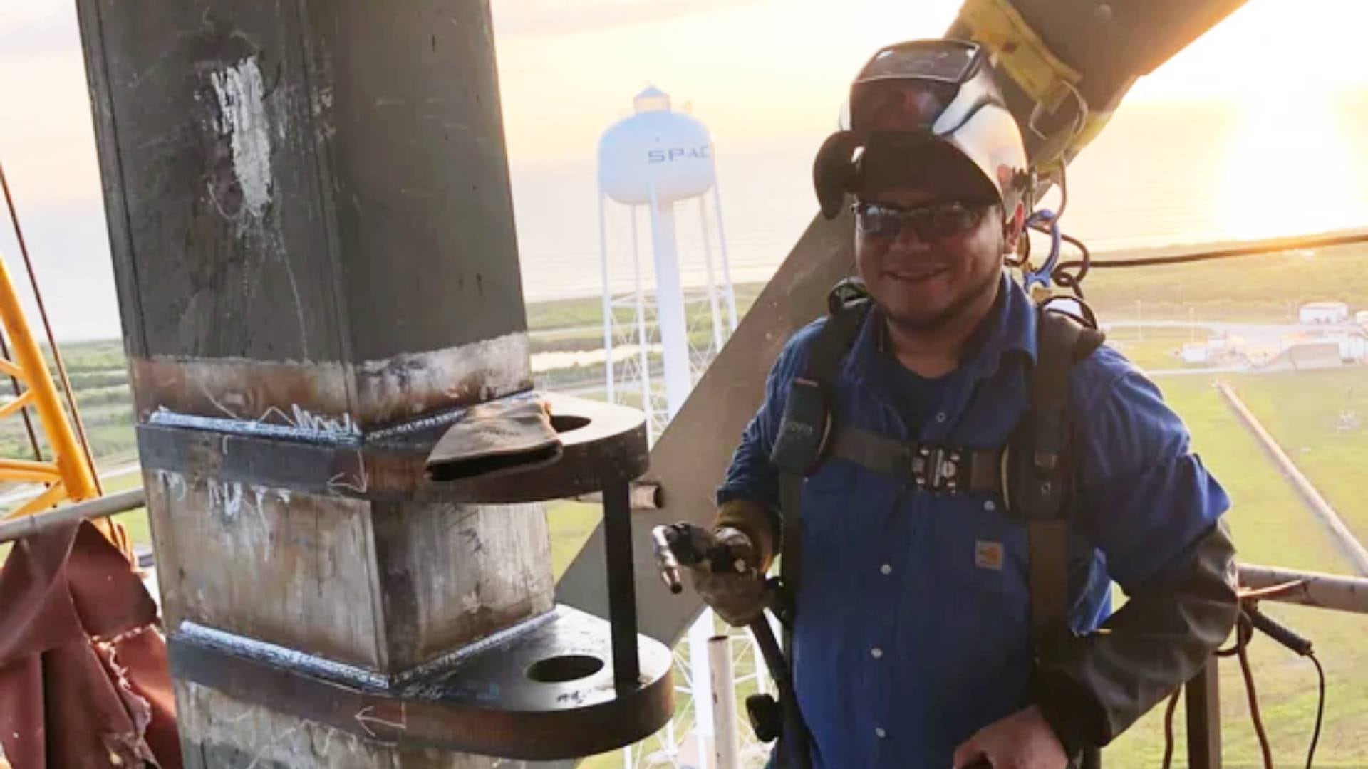 Juan Hernandez ahora trabaja en Blue Origin, la empresa aeroespacial de Jeff Bezos, y afirma que no piensa dejar de trabajar tras su nueva fortuna (Gentileza Juan Hernandez)