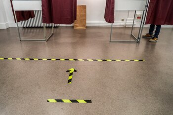 Abren las mesas electorales para la segunda vuelta de las municipales galas