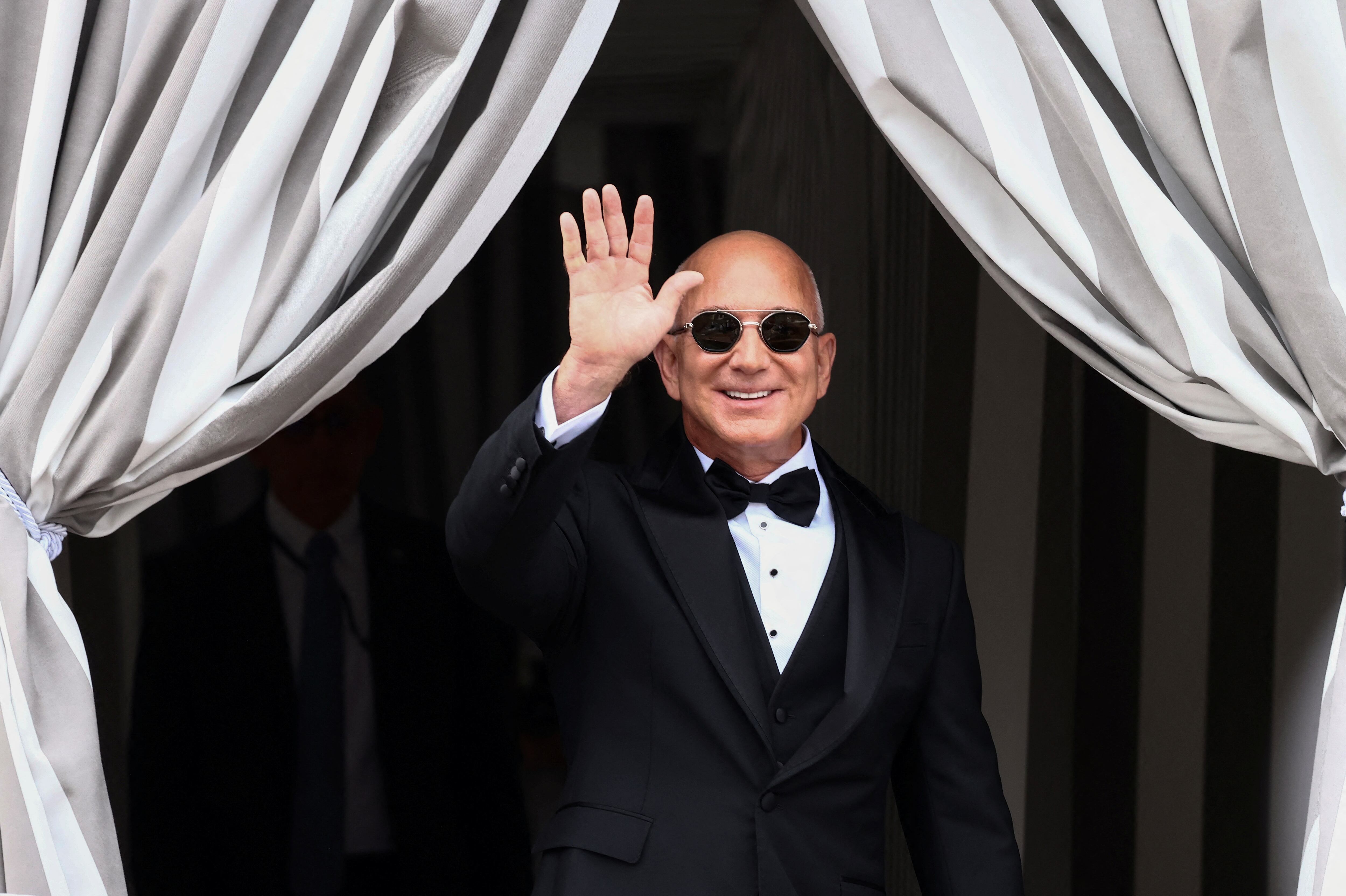 Jeff Bezos protege su fortuna con un acuerdo prenupcial en su boda con Lauren Sánchez (Reuters)