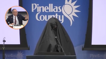 Una mujer vestida con burka reprodujo el llamado islámico a la oración en una reunión oficial y fue retirada por la Policía por negarse a parar el audio