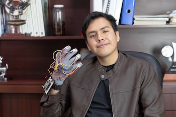 Héctor Hernández animó a jóvenes