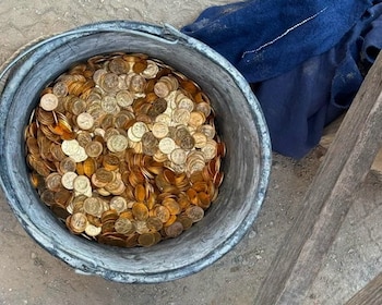 El botín, de 9 millones de euros en oro, se encontraba oculto en una bolsa que había sido emparedada en el sótano de una antigua cervecería (Policía Local de Dendermonde)