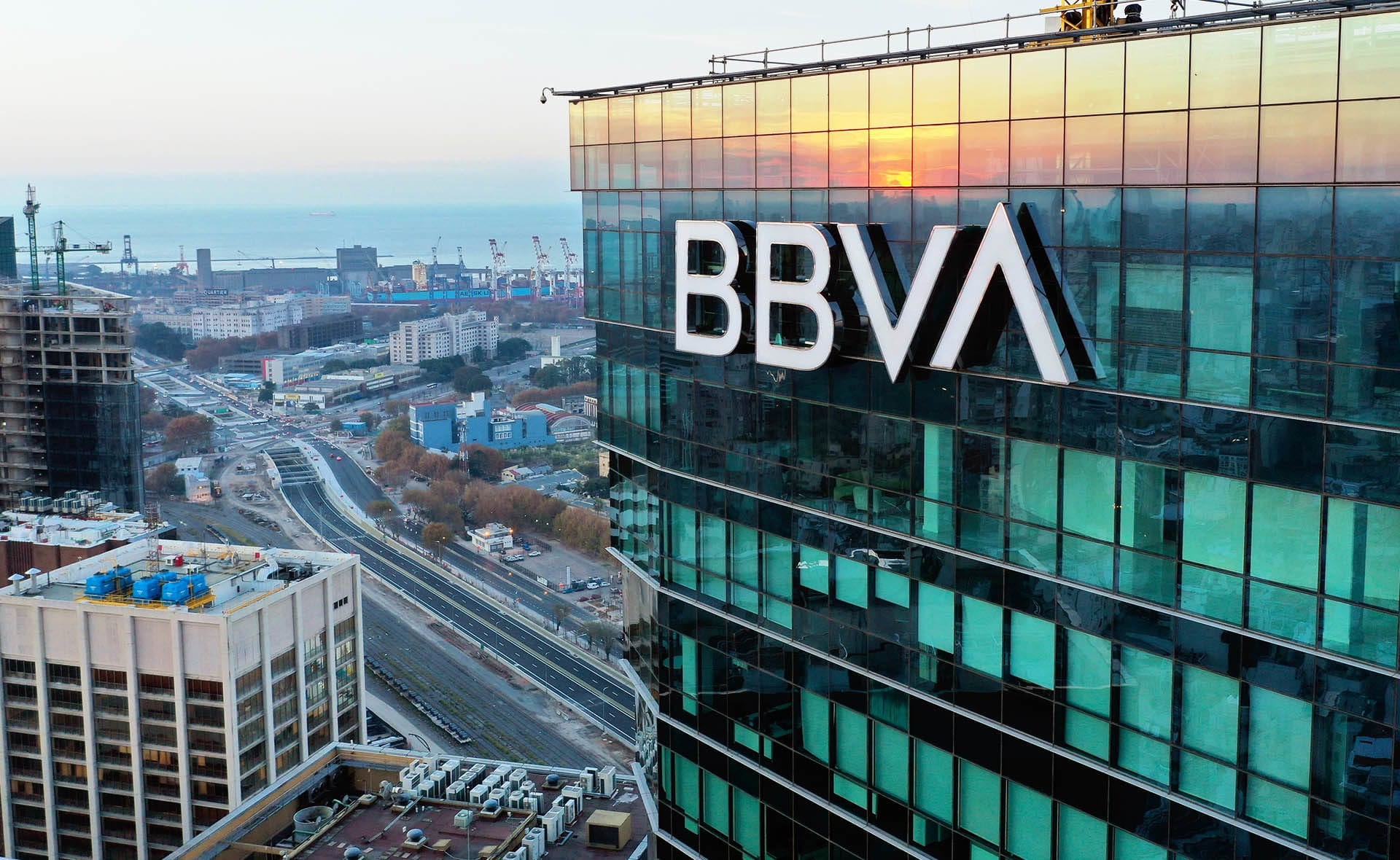 La familia Brescia controla a BBVA en Perú. Foto: ESG News