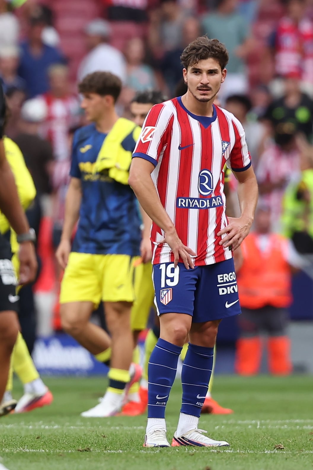 Julián Álvarez sufrió silbidos e insultos durante el duelo contra el Villarreal (Efe)