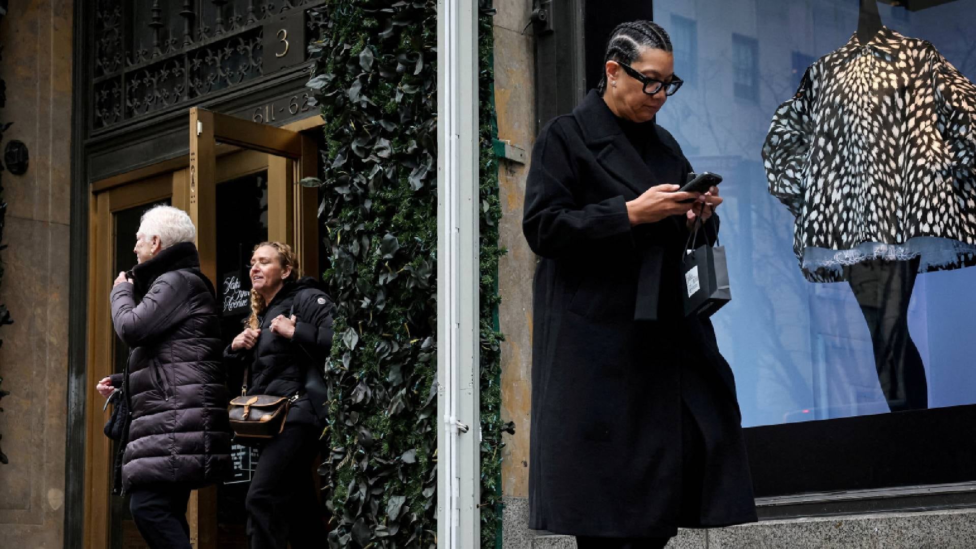Norteamérica lidera las aperturas de tiendas de lujo en 2025, representando el 27% del total global según Savills (Reuters)