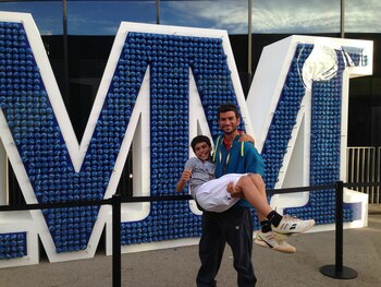 Carlos Santos junto a Carlos