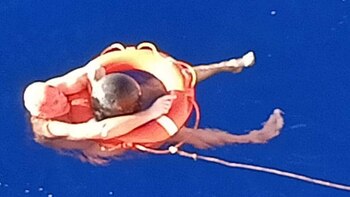 Cayó al mar sin chaleco