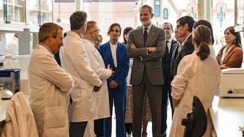 Gabriel Rabinovich inauguró en Barcelona un gran centro de inmunología, acompañado por el rey de España