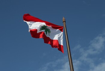 Bandera de El Libano. EFE/EPA/NABIL