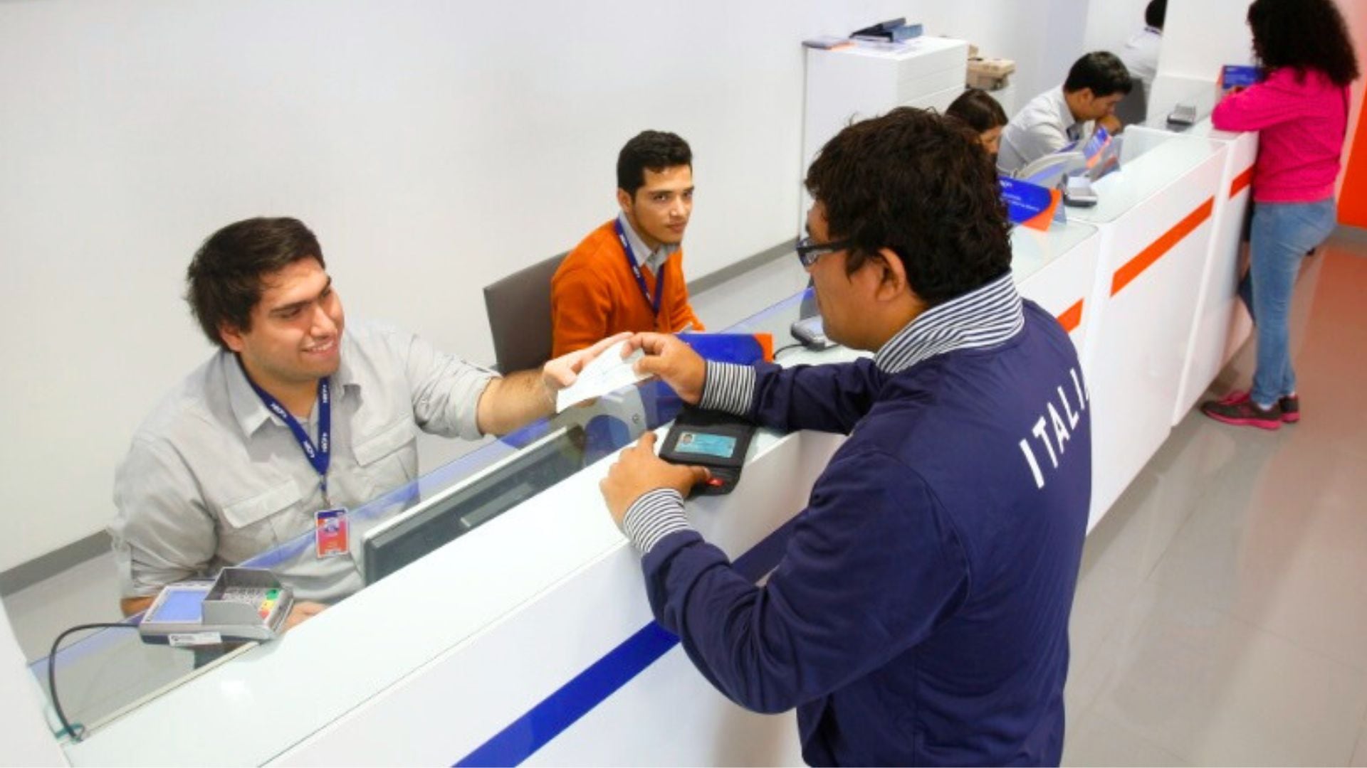 Bancos podrían subir las tasas de interés a usuarios, pero así incluirían a mayor número de personas en el sistema formal (a quienes no les habrían dado préstamos con menores tasas). - Crédito Difusión