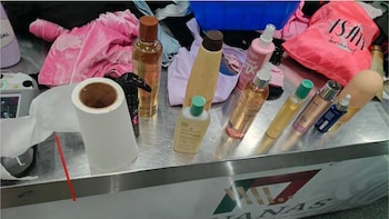 Detienen a colombiana en aeropuerto de Ciudad de México con cocaína oculta en cosméticos