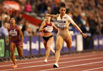 La atleta olímpica adopta un