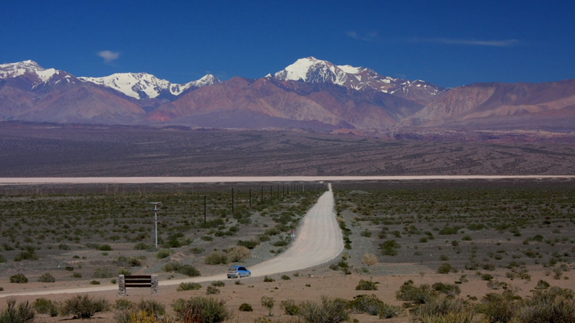 La Pampa del Leoncito, también llamada Barreal Blanco, se ubica a 30 kilómetros de Barreal, en San Juan, al pie de la Cordillera de los Andes./Crédito Ascalise Wikipedia