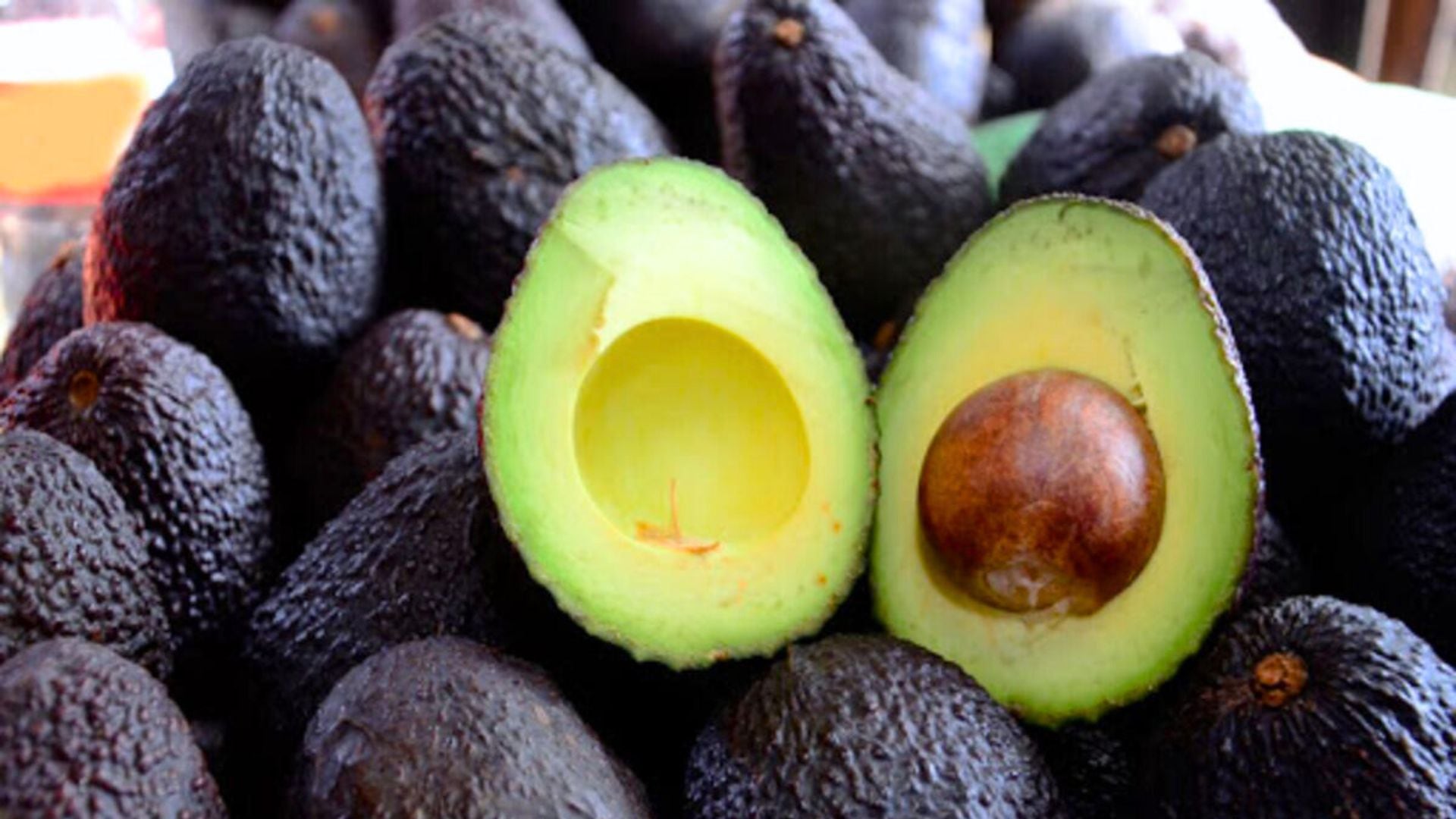 La Organización Mundial de la Salud recomienda 3.510 miligramos diarios de potasio, objetivo que puede alcanzarse incorporando palta en la dieta (Crédito Difusión)