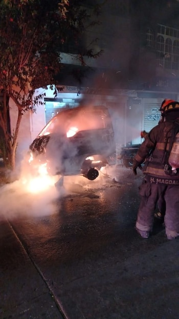 Actos violentos en Oblatos. (X/@Libro_negro_)