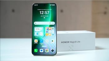 Cargador SuperCharge de 66W incluido en la caja del HONOR Magic 8 Lite