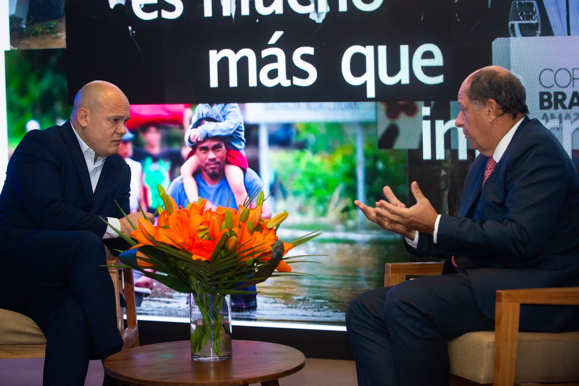 La entrevista al presidente del Consejo de Administración de CIPPEC en el stand de Infobae (fotos Jaime Olivos)
